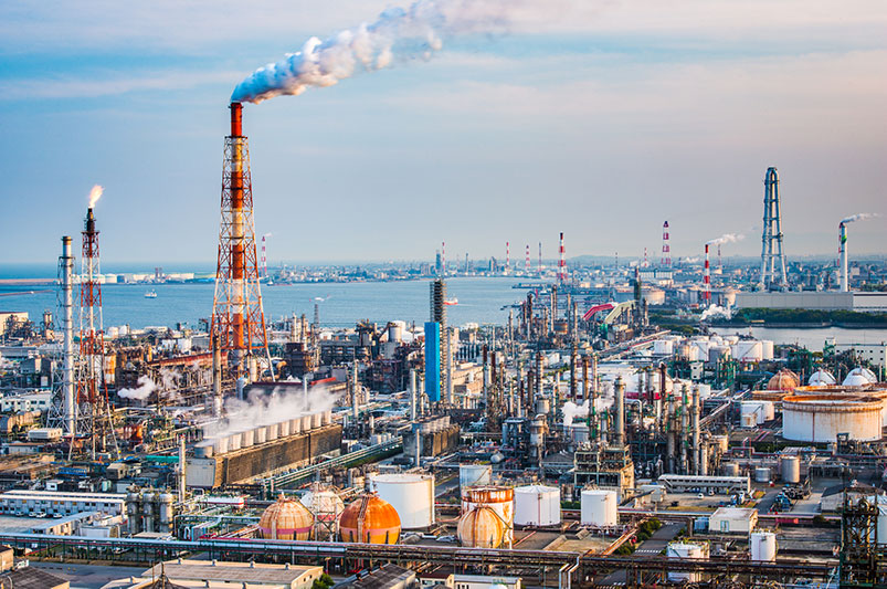 factories-in-yokkaichi-japan-PQSLNV8-800.jpg